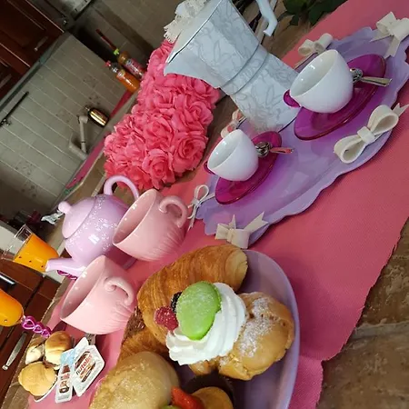 La Casetta Di Priscilla Bed & Breakfast *